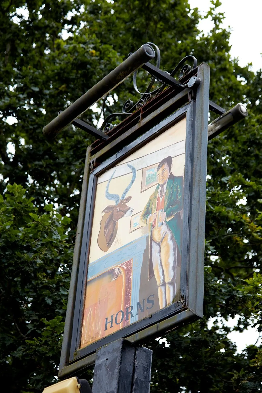 The hanging Horns sign outside the historic pub