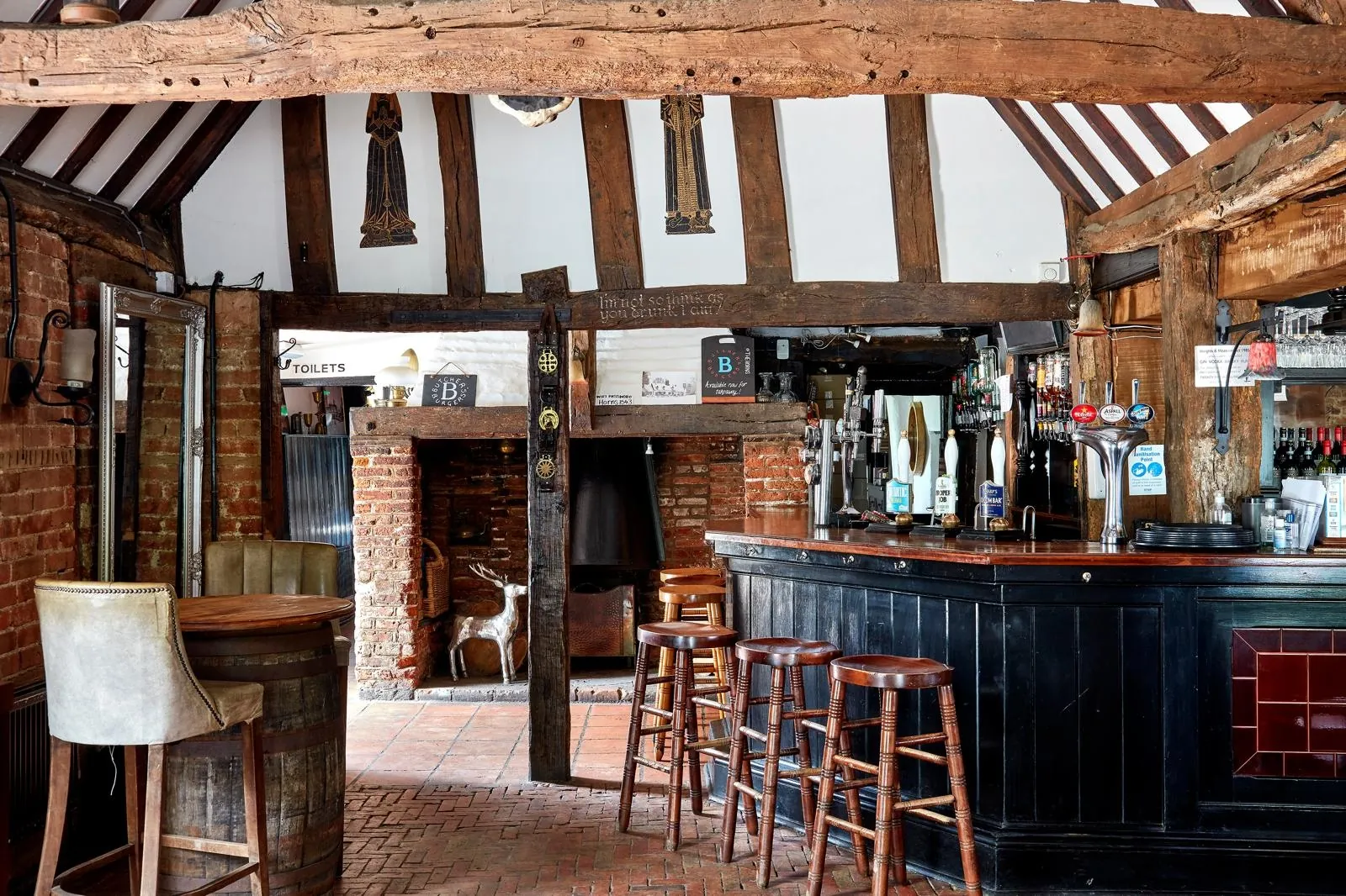 The bar and open fireplace beneath the beams at The Horns